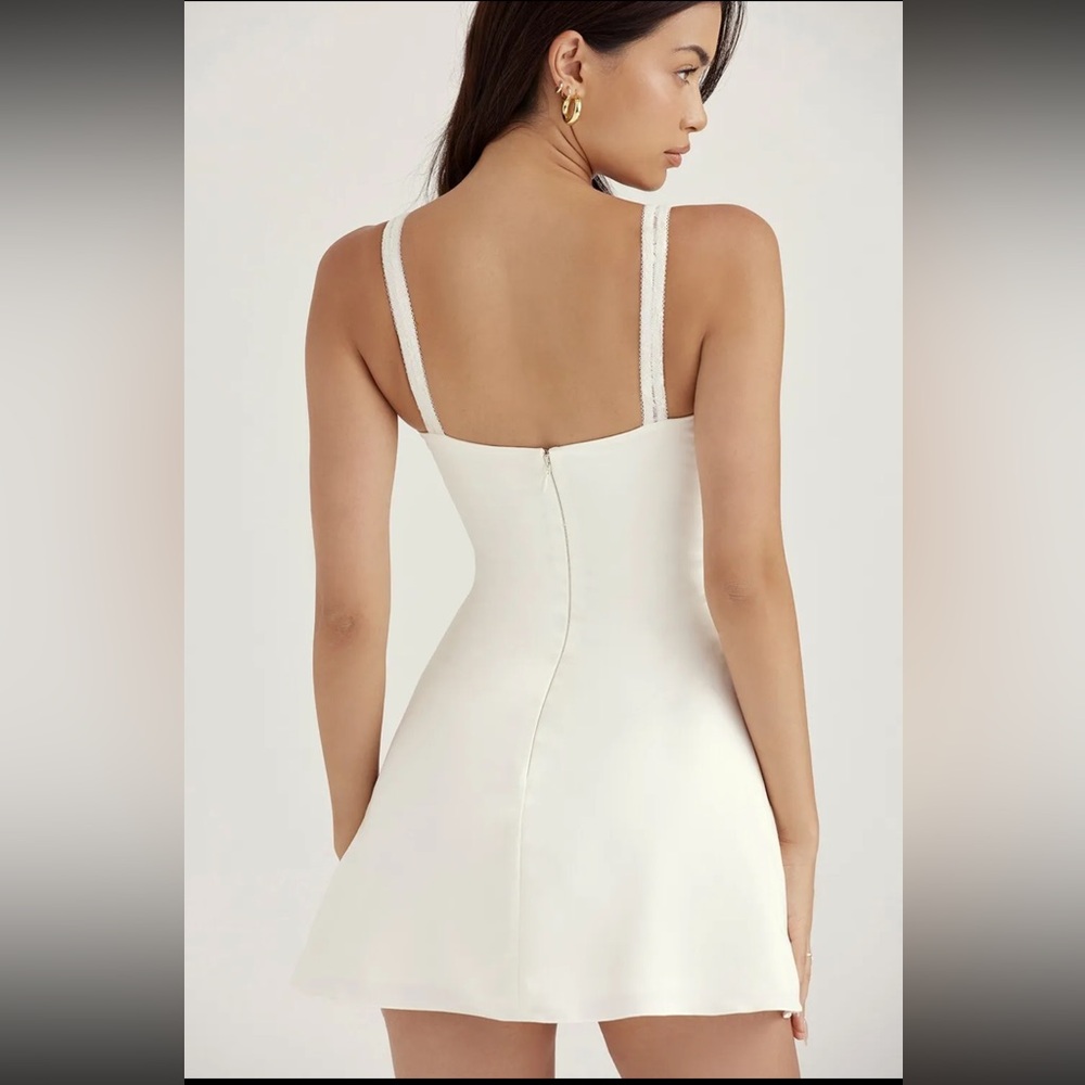 HOUSE OF CB 'Cassandra' Ivory Satin and Lace Mini Dress /Size S-US 4-6 - Picture 2 of 4
